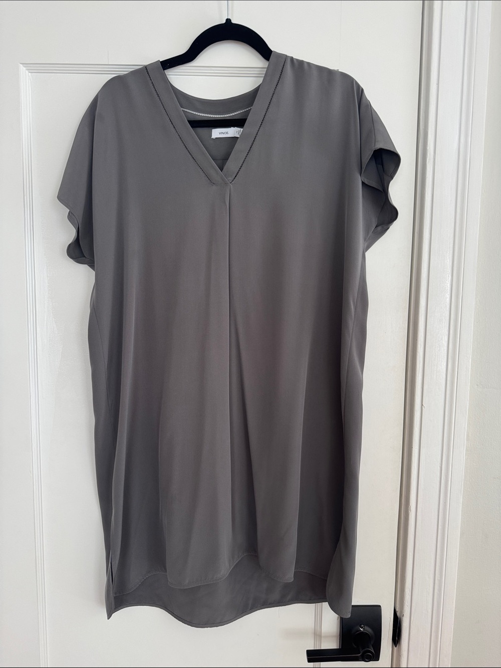 Vince 100% silk Gray V-Neck Flutter Sleeve dress